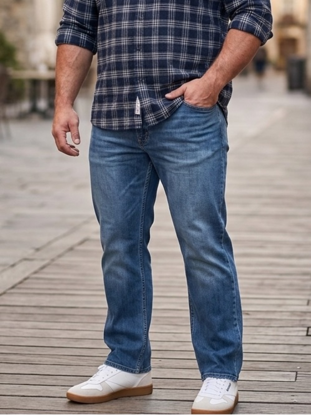 NWT Wrangler Jeans Mens 44x30 Blue Dark Washed Denim Straight Fit Casual Jeans